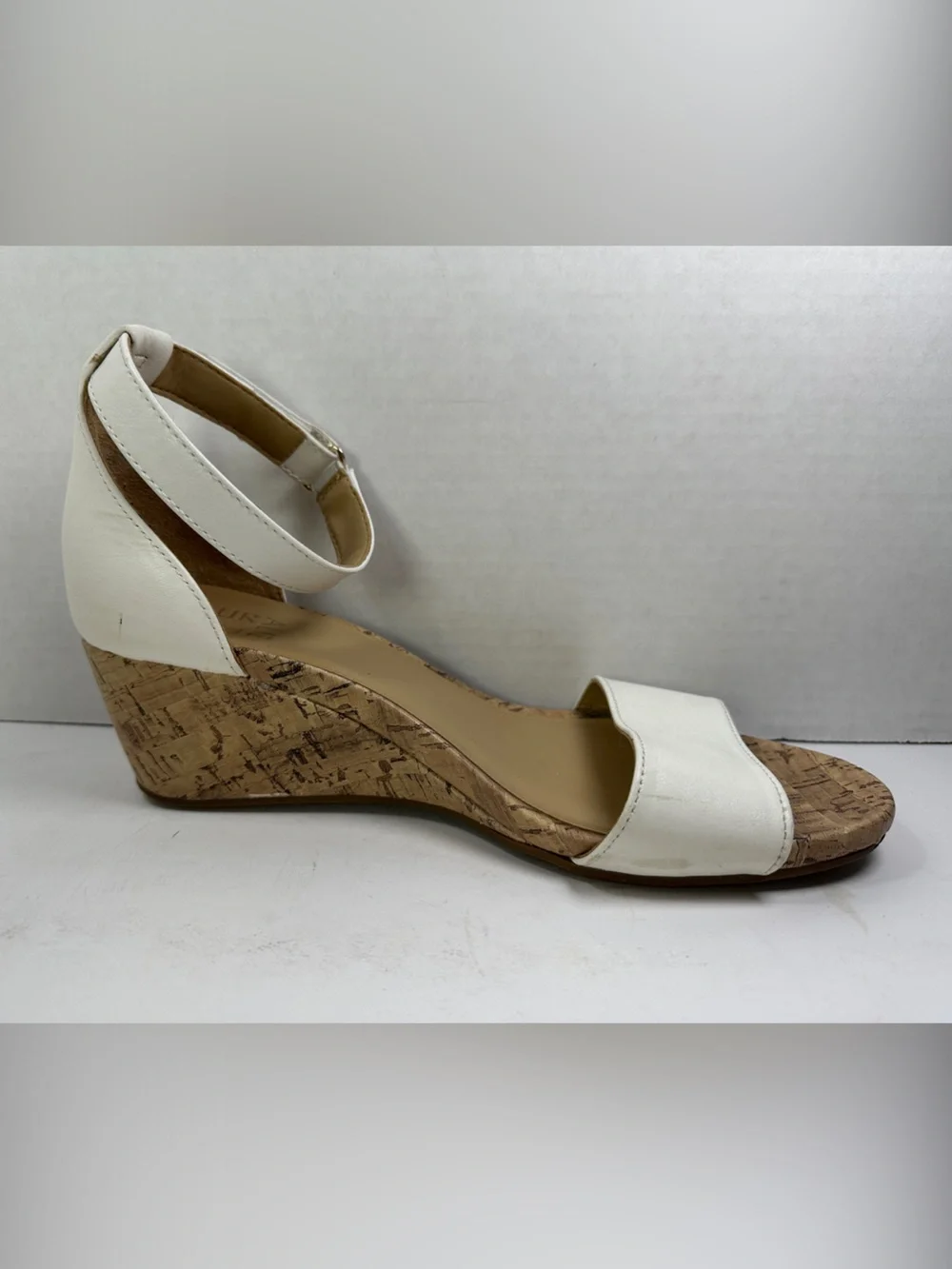 Naturalizer clean white